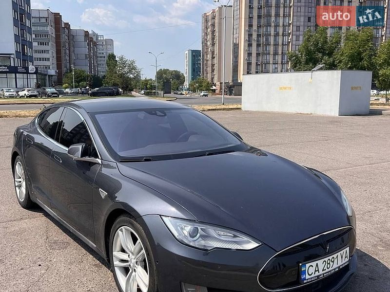 Ліфтбек Tesla Model S 2015 в Черкасах