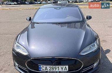 Лифтбек Tesla Model S 2015 в Черкассах