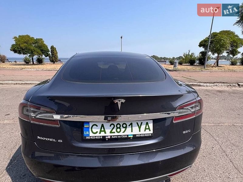 Ліфтбек Tesla Model S 2015 в Черкасах