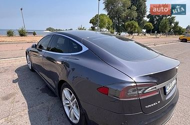 Лифтбек Tesla Model S 2015 в Черкассах
