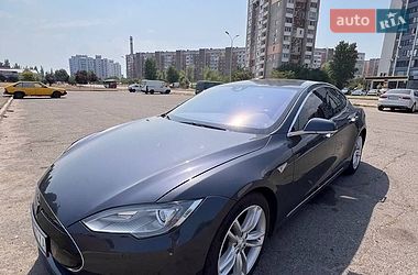 Лифтбек Tesla Model S 2015 в Черкассах