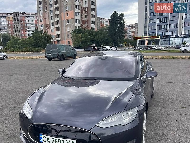 Лифтбек Tesla Model S 2015 в Черкассах