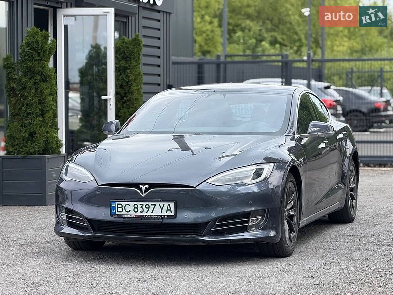 Лифтбек Tesla Model S 2018 в Львове