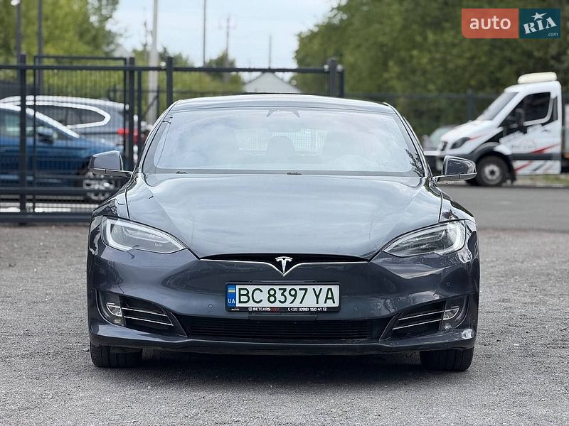 Лифтбек Tesla Model S 2018 в Львове