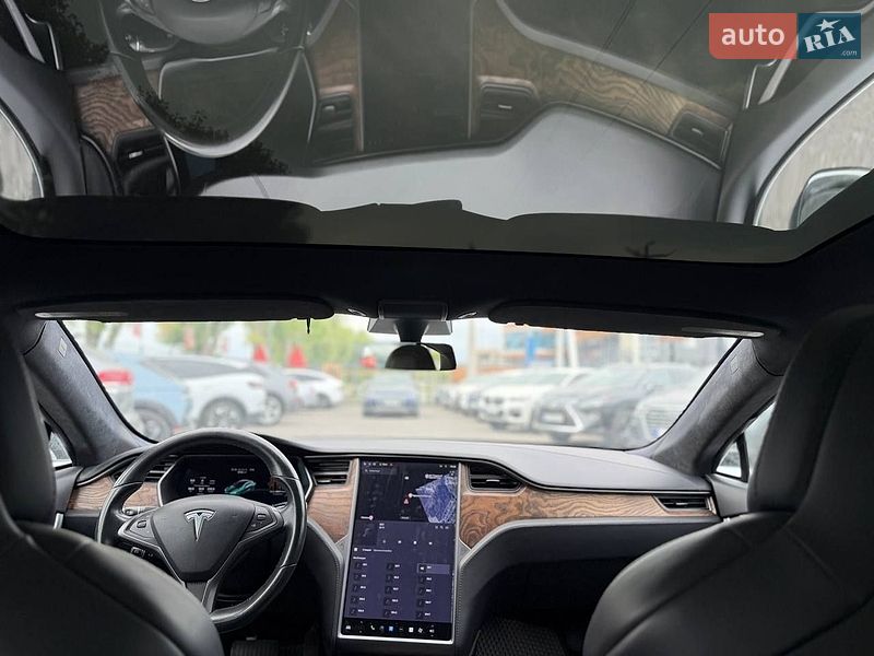 Лифтбек Tesla Model S 2018 в Львове