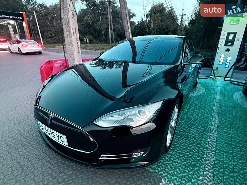 Tesla Model S 2014