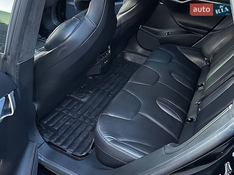 Ліфтбек Tesla Model S 2017 в Львові фото 6 Ліфтбек Tesla Model S 2017 в Львові