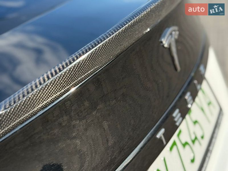 Ліфтбек Tesla Model S 2017 в Хмельницькому
