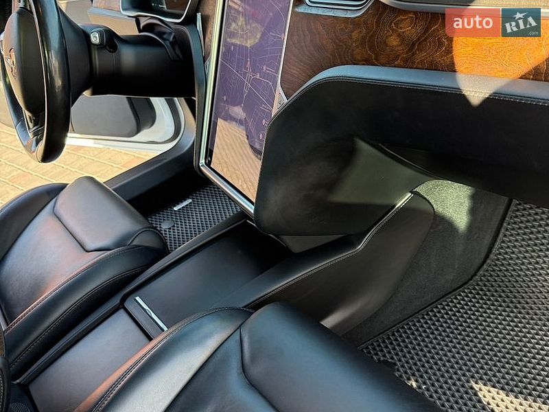 Ліфтбек Tesla Model S 2017 в Хмельницькому