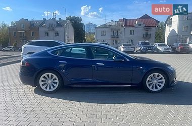 Лифтбек Tesla Model S 2018 в Львове