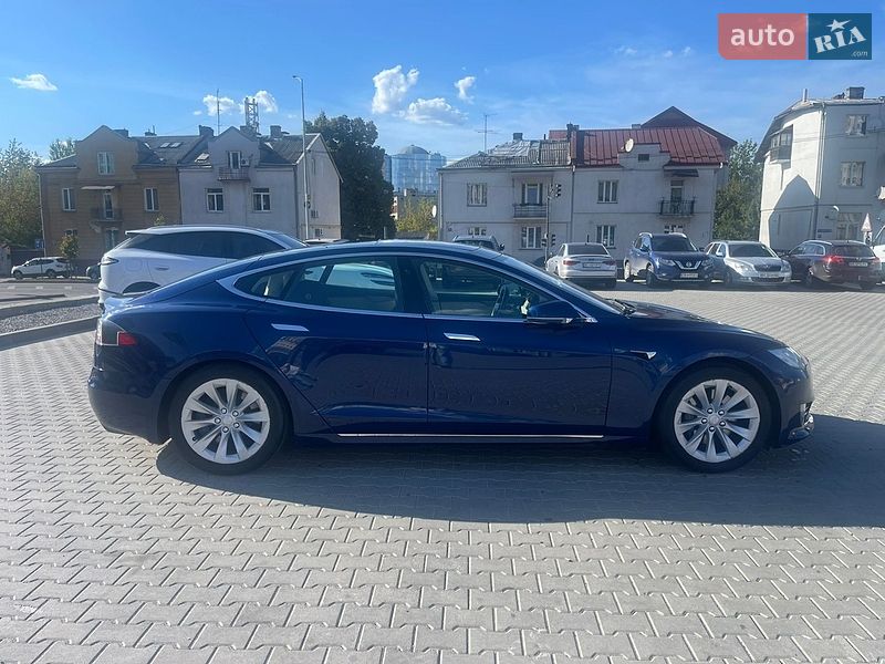 Лифтбек Tesla Model S 2018 в Львове