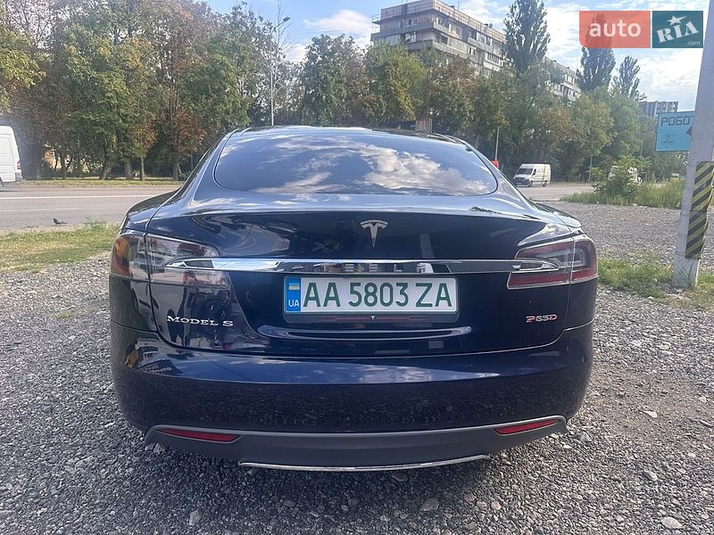Ліфтбек Tesla Model S 2015 в Києві
