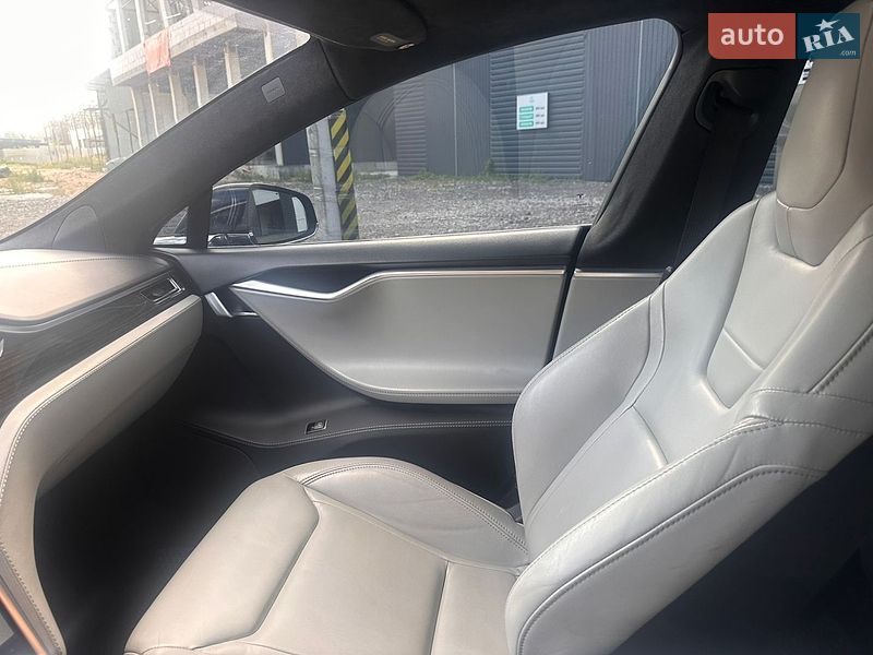 Ліфтбек Tesla Model S 2015 в Києві