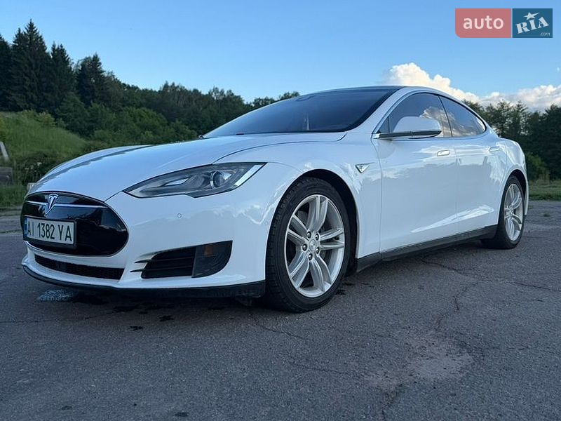 Tesla Model S 2015