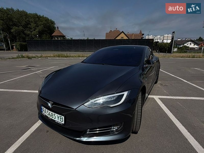 Лифтбек Tesla Model S 2017 в Киеве фото 3 Лифтбек Tesla Model S 2017 в Киеве