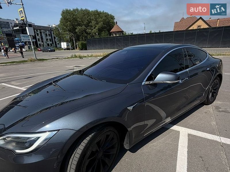 Лифтбек Tesla Model S 2017 в Киеве фото 2 Лифтбек Tesla Model S 2017 в Киеве