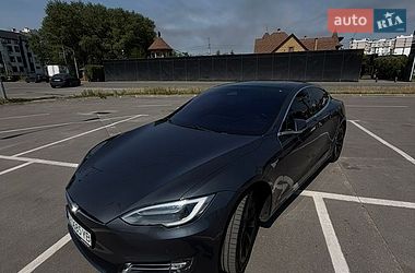 Лифтбек Tesla Model S 2017 в Киеве фото Лифтбек Tesla Model S 2017 в Киеве