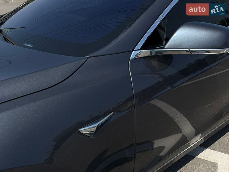 Лифтбек Tesla Model S 2017 в Киеве фото 4 Лифтбек Tesla Model S 2017 в Киеве
