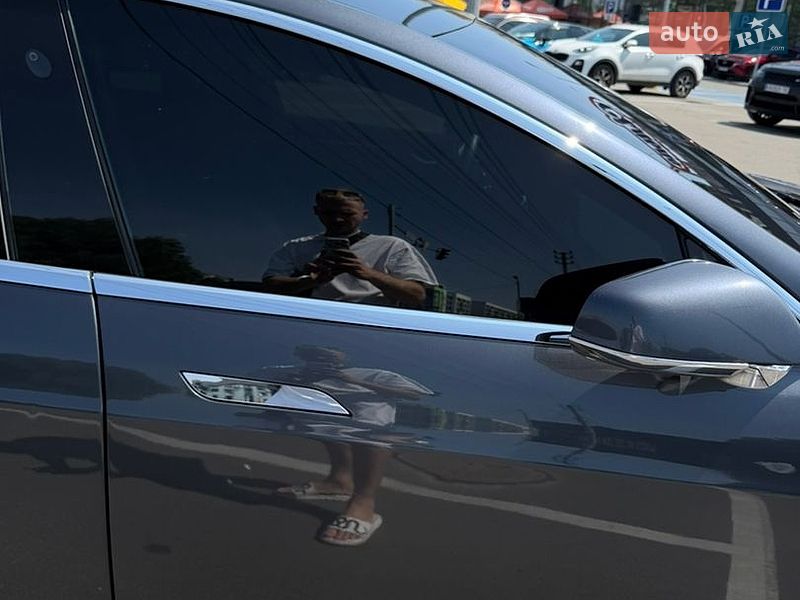 Лифтбек Tesla Model S 2017 в Киеве фото 5 Лифтбек Tesla Model S 2017 в Киеве