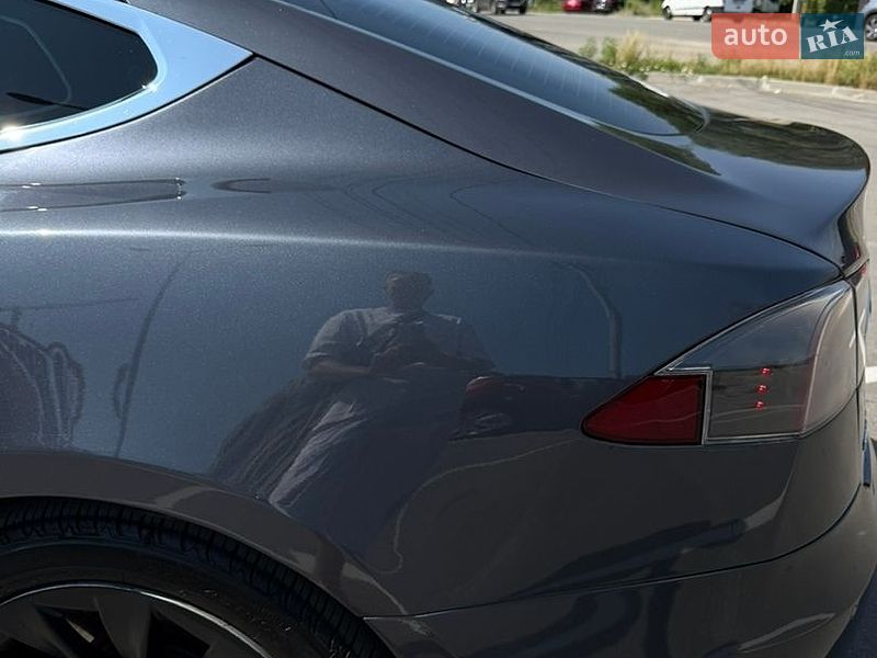 Ліфтбек Tesla Model S 2017 в Києві