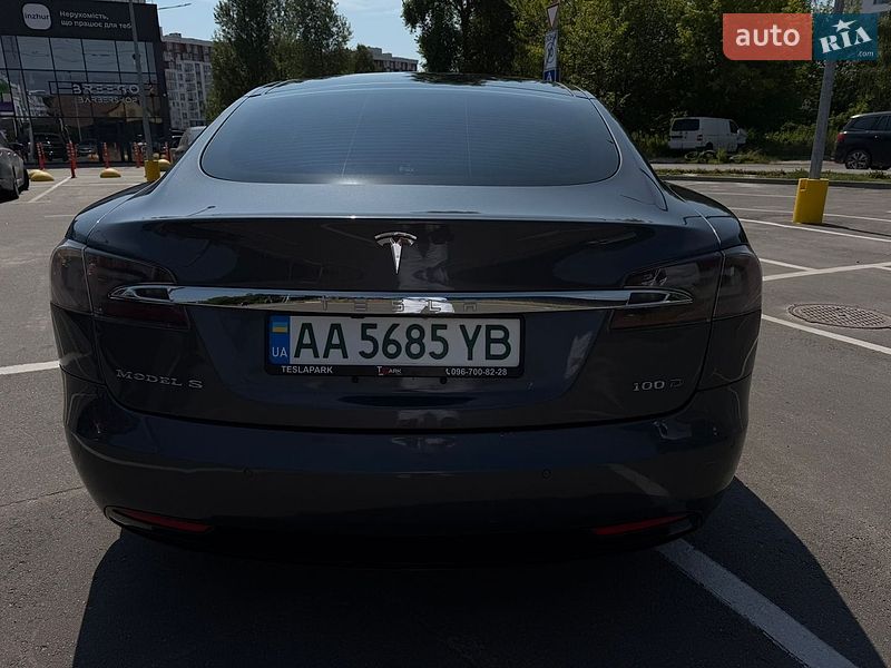 Лифтбек Tesla Model S 2017 в Киеве фото 13 Лифтбек Tesla Model S 2017 в Киеве
