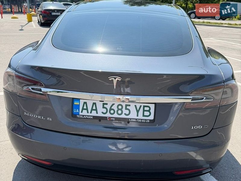Ліфтбек Tesla Model S 2017 в Києві