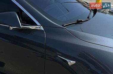 Лифтбек Tesla Model S 2017 в Киеве фото 15 Лифтбек Tesla Model S 2017 в Киеве