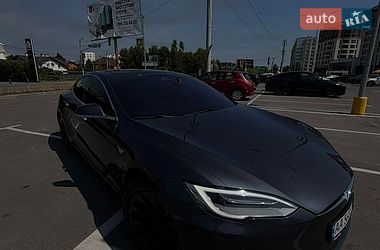 Лифтбек Tesla Model S 2017 в Киеве фото 17 Лифтбек Tesla Model S 2017 в Киеве