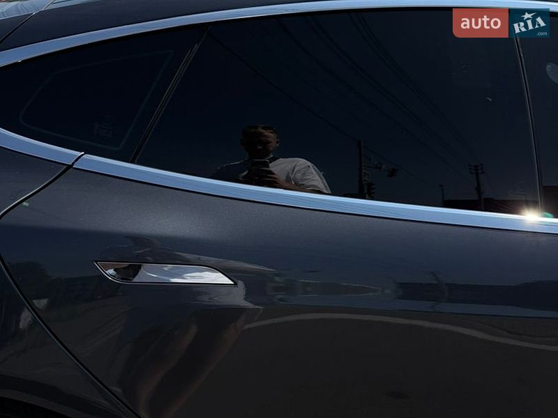 Лифтбек Tesla Model S 2017 в Киеве фото 16 Лифтбек Tesla Model S 2017 в Киеве