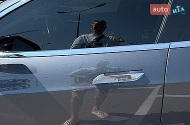 Лифтбек Tesla Model S 2017 в Киеве фото 12 Лифтбек Tesla Model S 2017 в Киеве