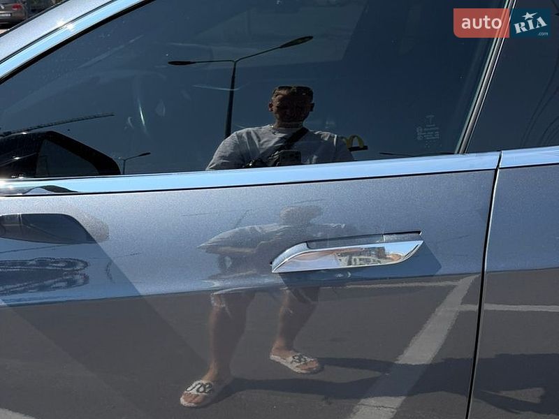 Лифтбек Tesla Model S 2017 в Киеве фото 12 Лифтбек Tesla Model S 2017 в Киеве