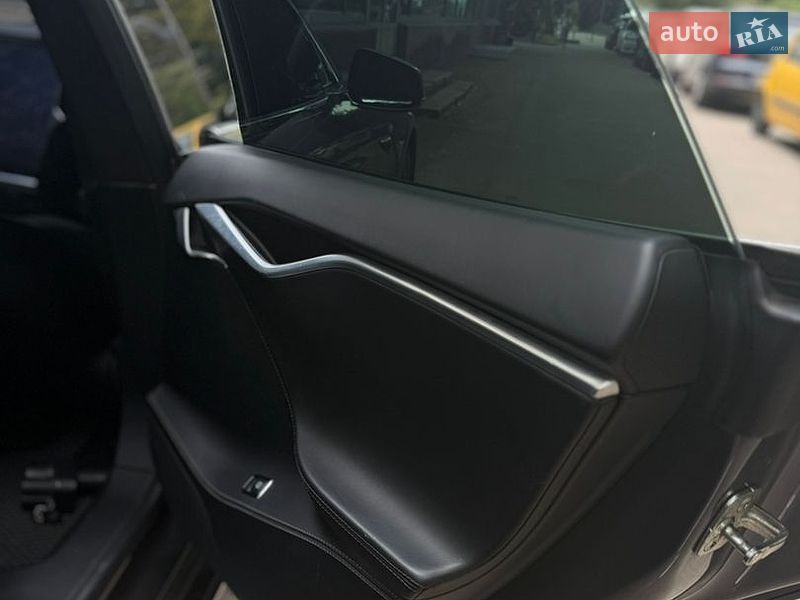 Лифтбек Tesla Model S 2017 в Киеве фото 19 Лифтбек Tesla Model S 2017 в Киеве