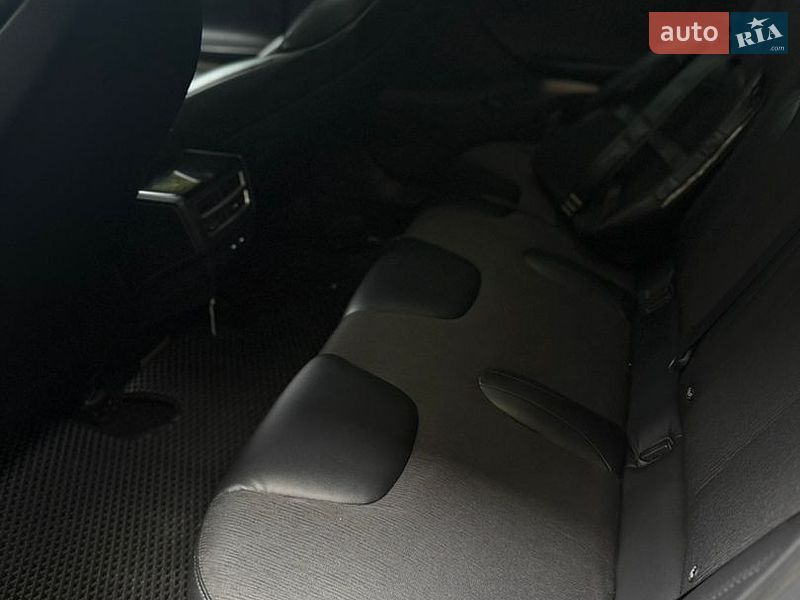 Лифтбек Tesla Model S 2017 в Киеве фото 24 Лифтбек Tesla Model S 2017 в Киеве