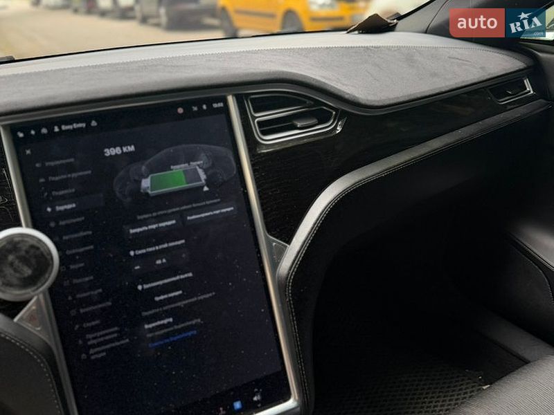 Лифтбек Tesla Model S 2017 в Киеве фото 26 Лифтбек Tesla Model S 2017 в Киеве