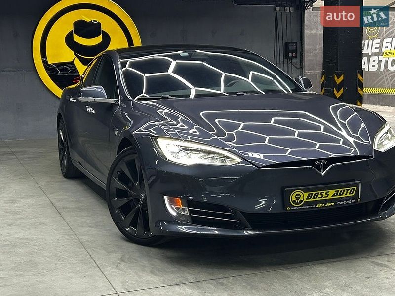 Лифтбек Tesla Model S 2020 в Черновцах
