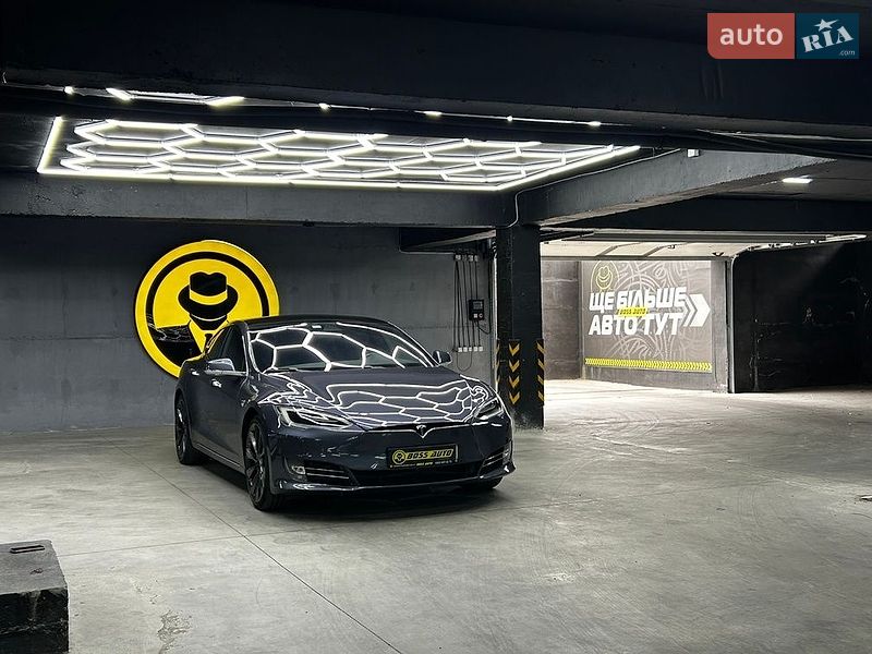 Лифтбек Tesla Model S 2020 в Черновцах