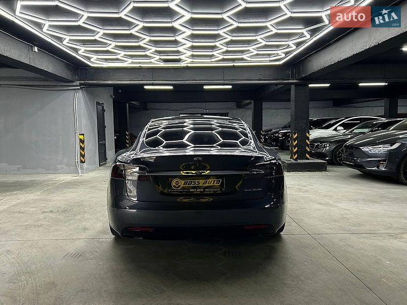 Лифтбек Tesla Model S 2020 в Черновцах