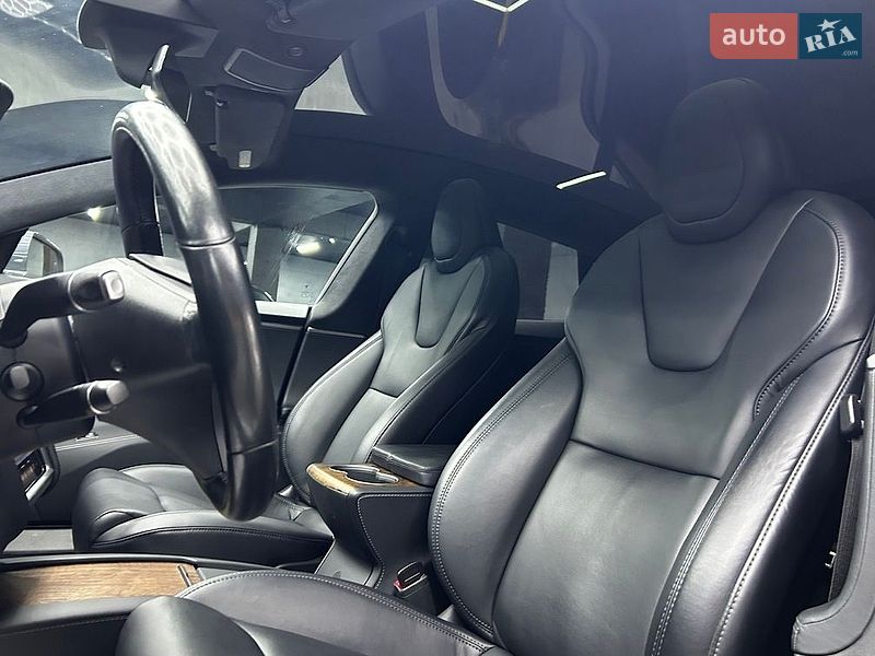 Лифтбек Tesla Model S 2020 в Черновцах