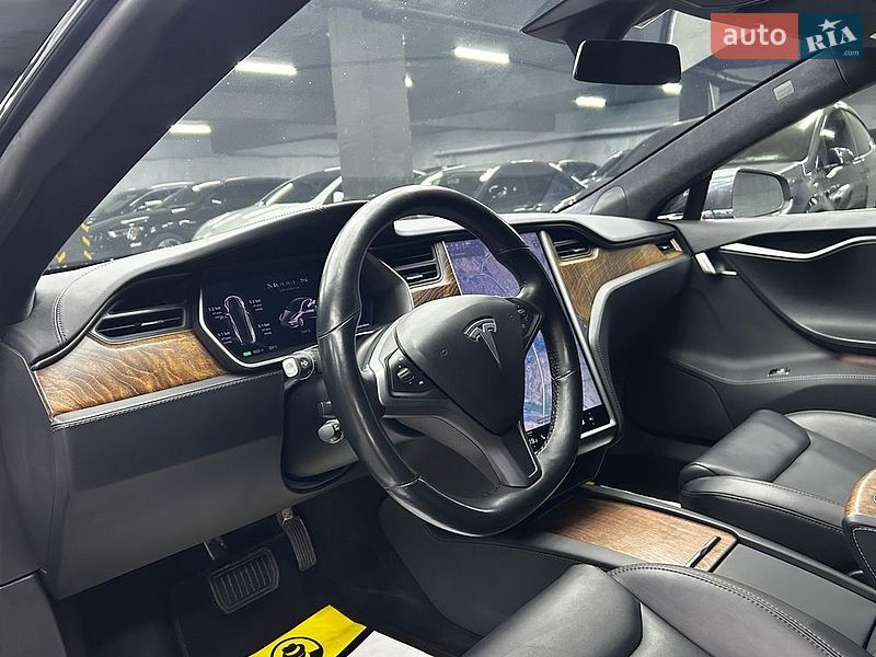 Лифтбек Tesla Model S 2020 в Черновцах