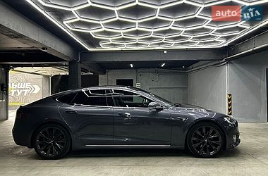 Лифтбек Tesla Model S 2020 в Черновцах