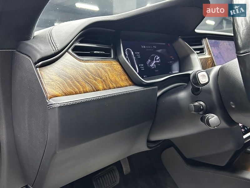 Лифтбек Tesla Model S 2020 в Черновцах