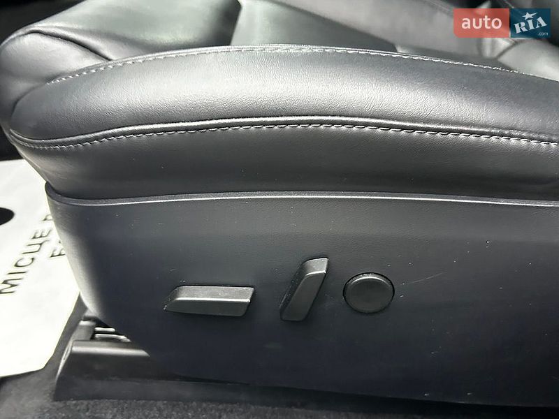 Лифтбек Tesla Model S 2020 в Черновцах