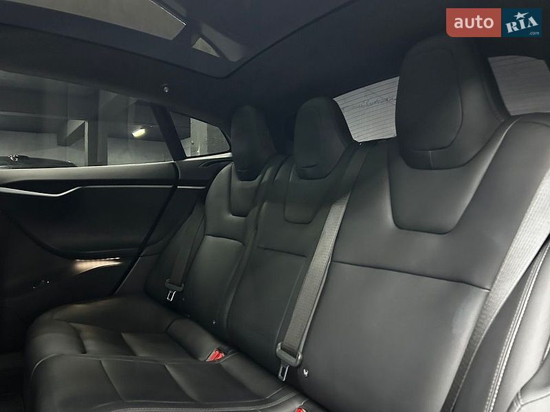 Лифтбек Tesla Model S 2020 в Черновцах