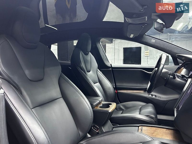 Лифтбек Tesla Model S 2020 в Черновцах