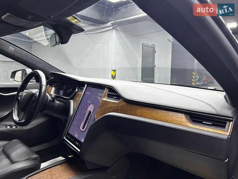 Лифтбек Tesla Model S 2020 в Черновцах