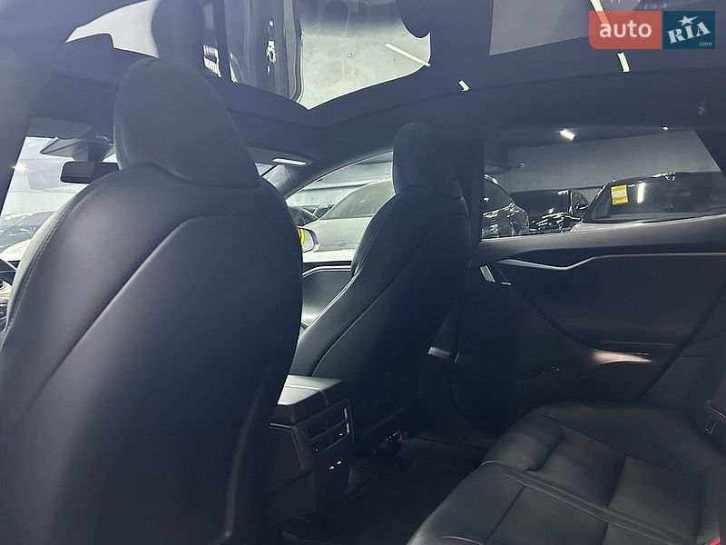 Лифтбек Tesla Model S 2020 в Черновцах