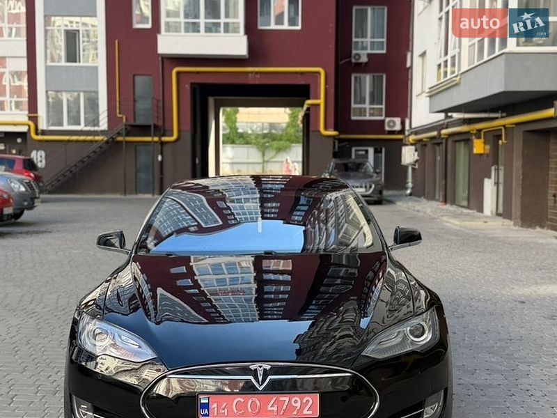 Лифтбек Tesla Model S 2015 в Ивано-Франковске