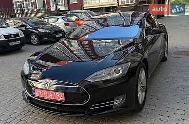 Лифтбек Tesla Model S 2015 в Ивано-Франковске