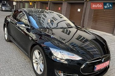 Лифтбек Tesla Model S 2015 в Ивано-Франковске