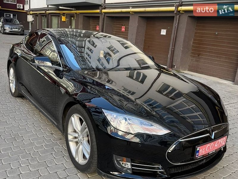 Лифтбек Tesla Model S 2015 в Ивано-Франковске